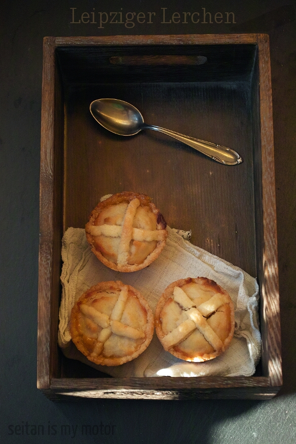 Leipziger Lerchen {Mini Marzipan Pies} – seitan is my motor
