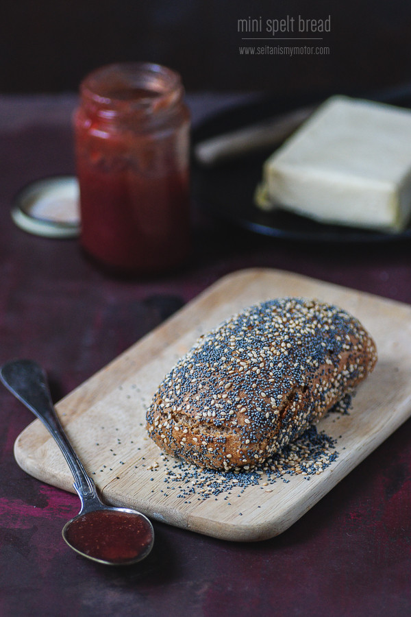 mini spelt bread | www.seitanismymotor.com