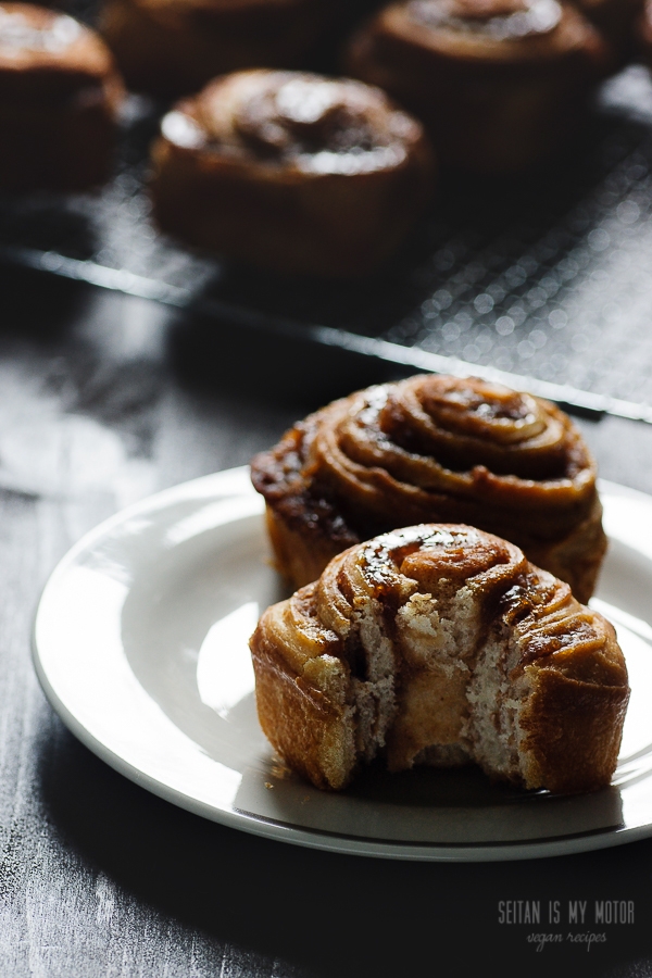 cinnamon buns with a chestnut swirl | seitanismymotor.com