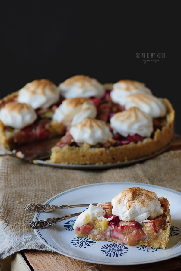 rhubarb vanilla meringue tart | seitanismymotor.com