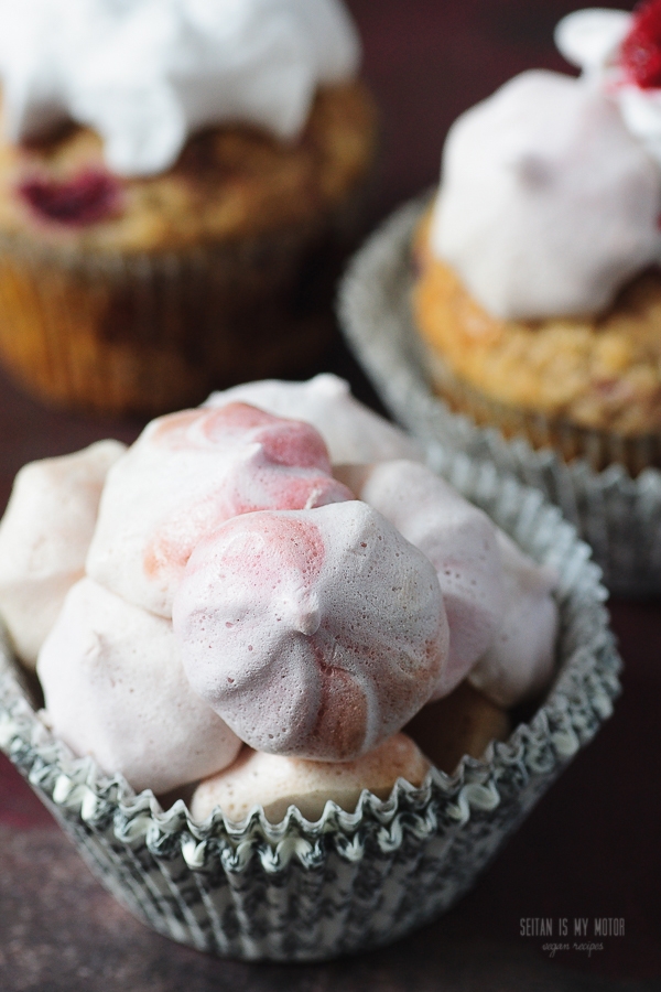 coconut raspberry cupcakes | seitanismymotor.com