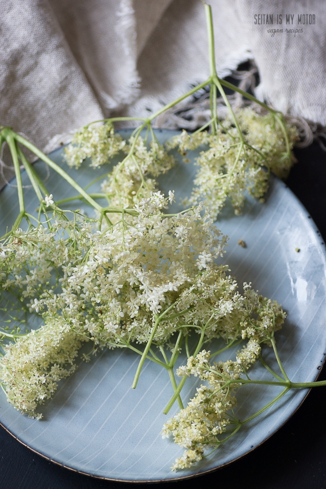 Hollerwaffeln {Waffles with Elderberry Flowers}