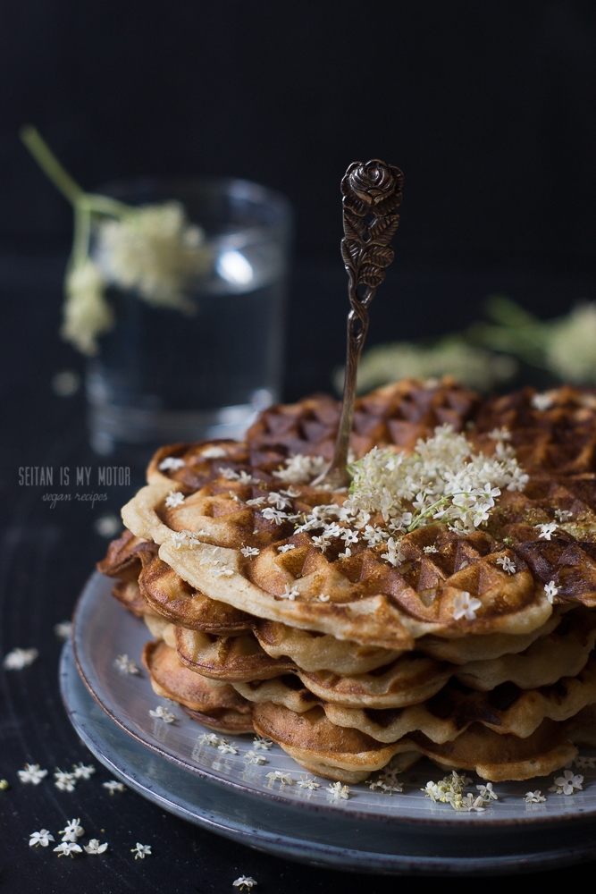 Hollerwaffeln {Waffles with Elderberry Flowers}