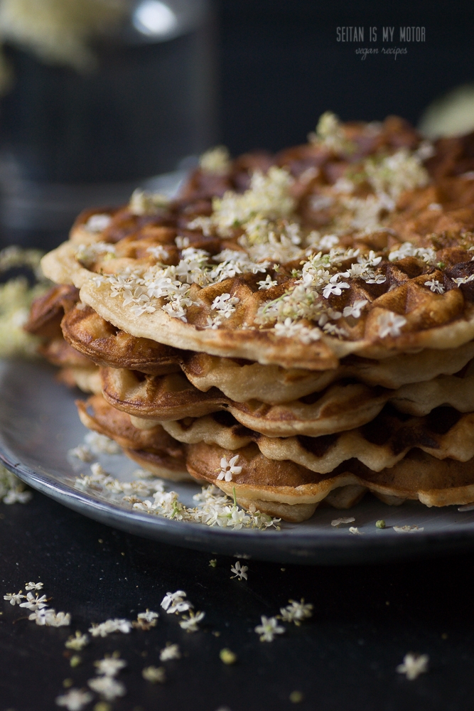 Hollerwaffeln {Waffles with Elderberry Flowers}