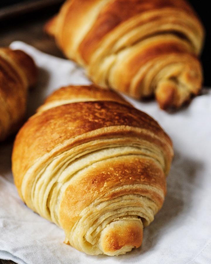 A detailed shot of a croissant.