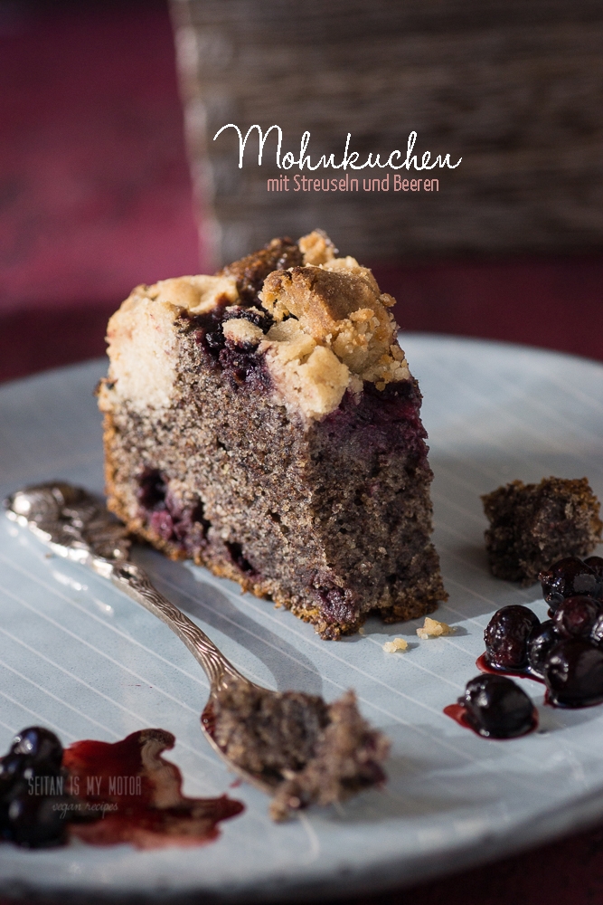 Poppy Seed Crumb Cake with Berries | seitan is my motor