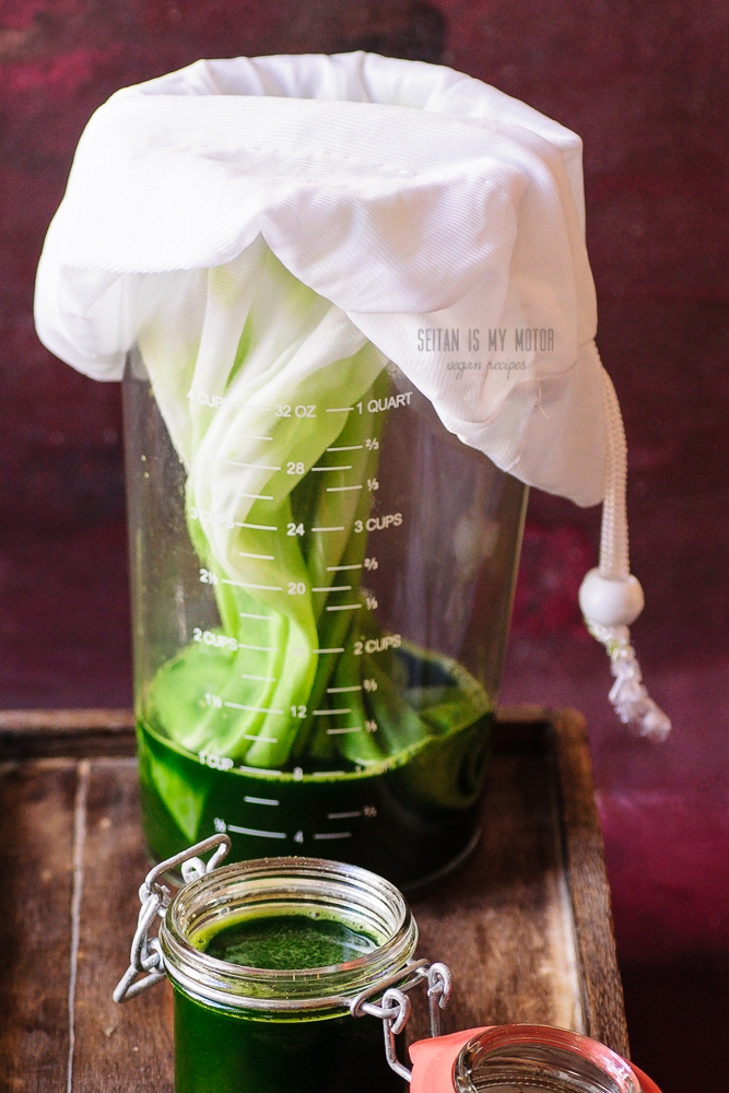 juicing kale with a laundry bag