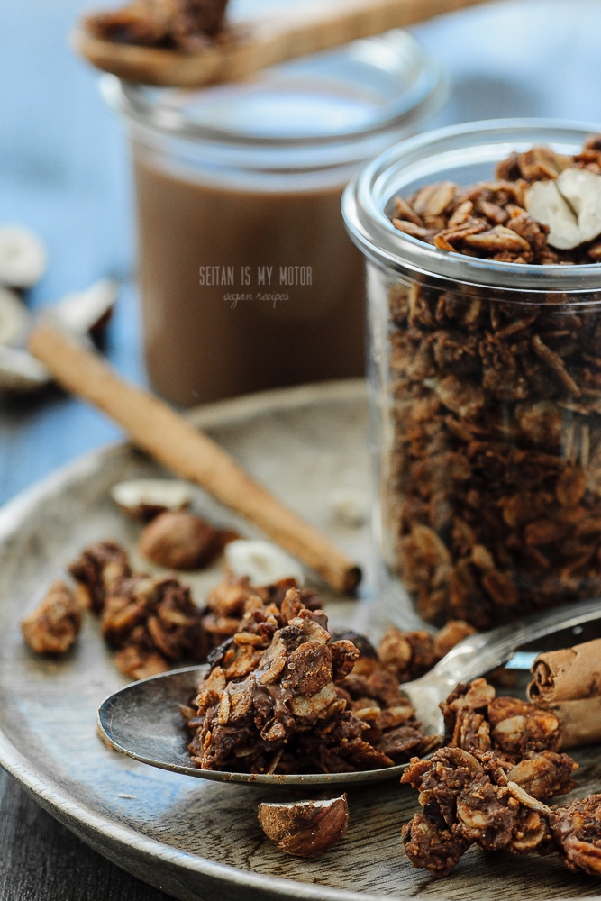 Lebkuchen Chocolate Granola