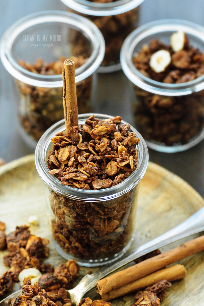 Lebkuchen Chocolate Granola