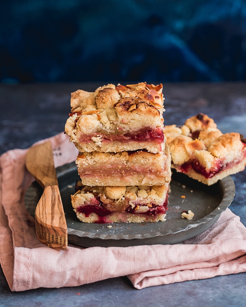 Easy Rhubarb Streusel Cake