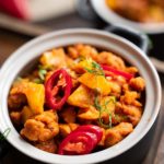 A serving og goulash in a small pot.