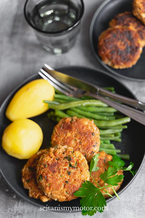 Vegan minced meat patties on a plate.